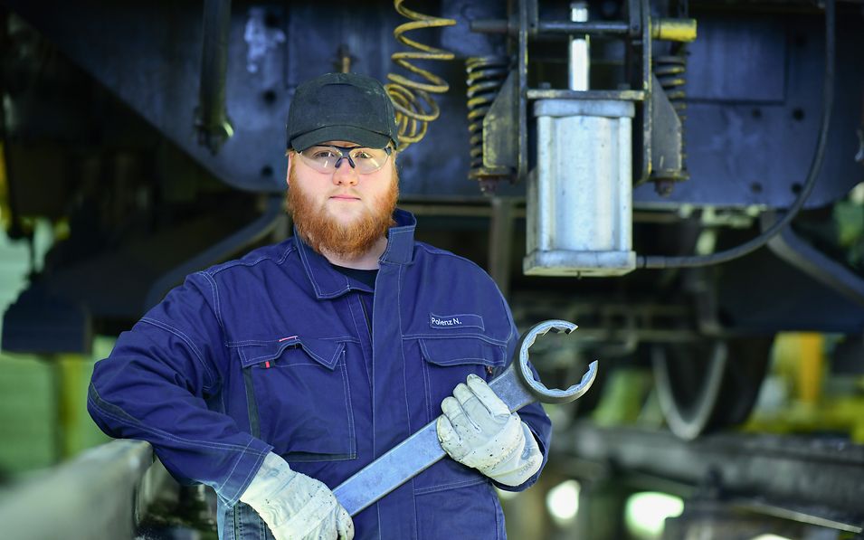 DB Cargo Employee blue Collar